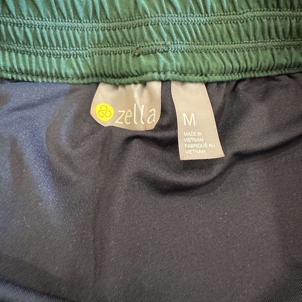 Zella Run In Women's Shorts, Green Mountain, Size Medium - Picture 3 of 7